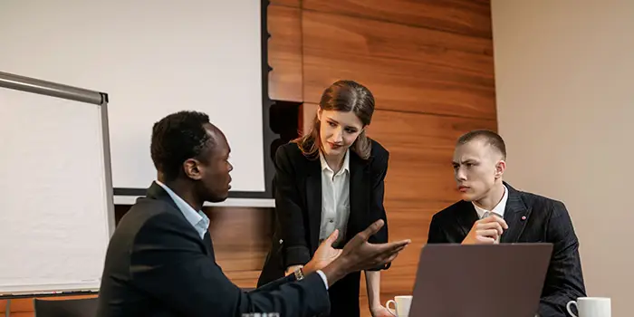 what does an hoa management company do